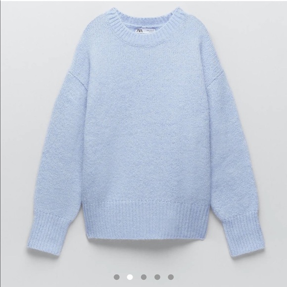 Round neck knit sweater. Beautiful sky blue colour - Picture 3 of 9